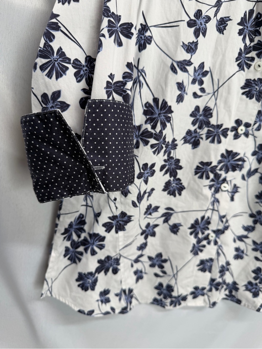 Foxcroft White Blue Floral Buttondown Top No Iron Stretch Cotton Large - Picture 3 of 7